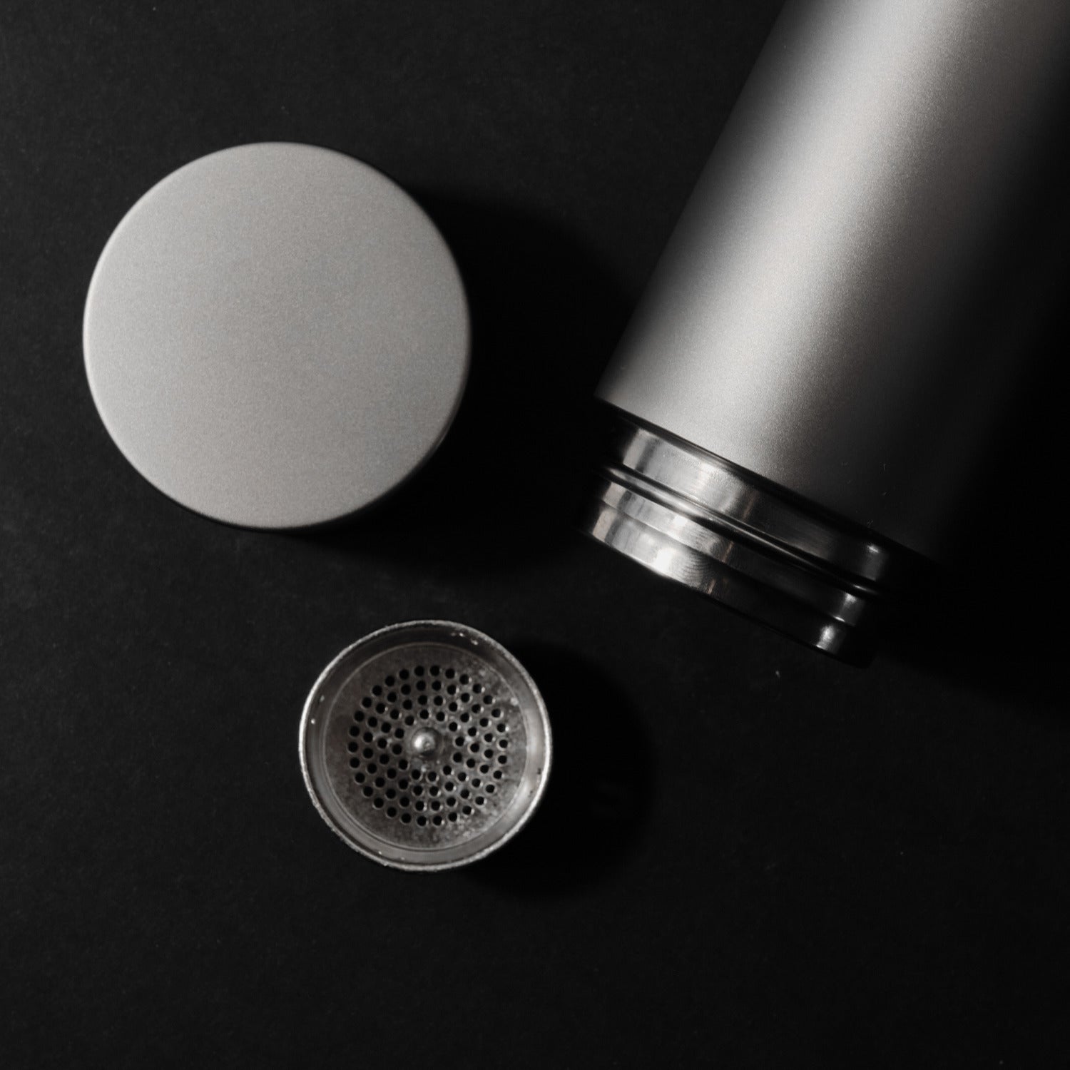 Maison Ferré® – Bouteille d'Eau 100% Titane Pur Buvez Pur. Vivez Mieux.